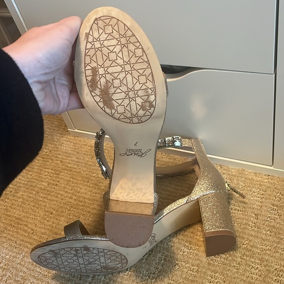 Jewel by Badger Mischka block heels - Picture 7 of 8